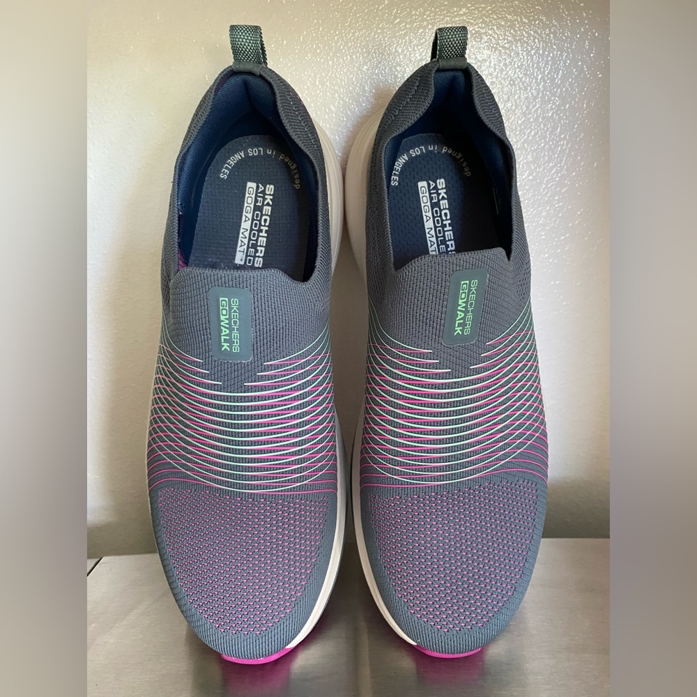 SKECHERS .....WOMENS GO MAX WALKERS